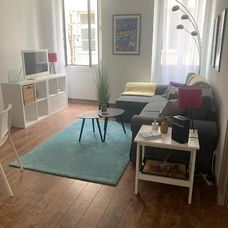 Cosy And Comfortable 1 Bedroom In The Old Town Antibes
