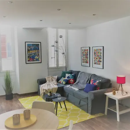 Cosy And Comfortable 1 Bedroom In The Old Town Apartment *